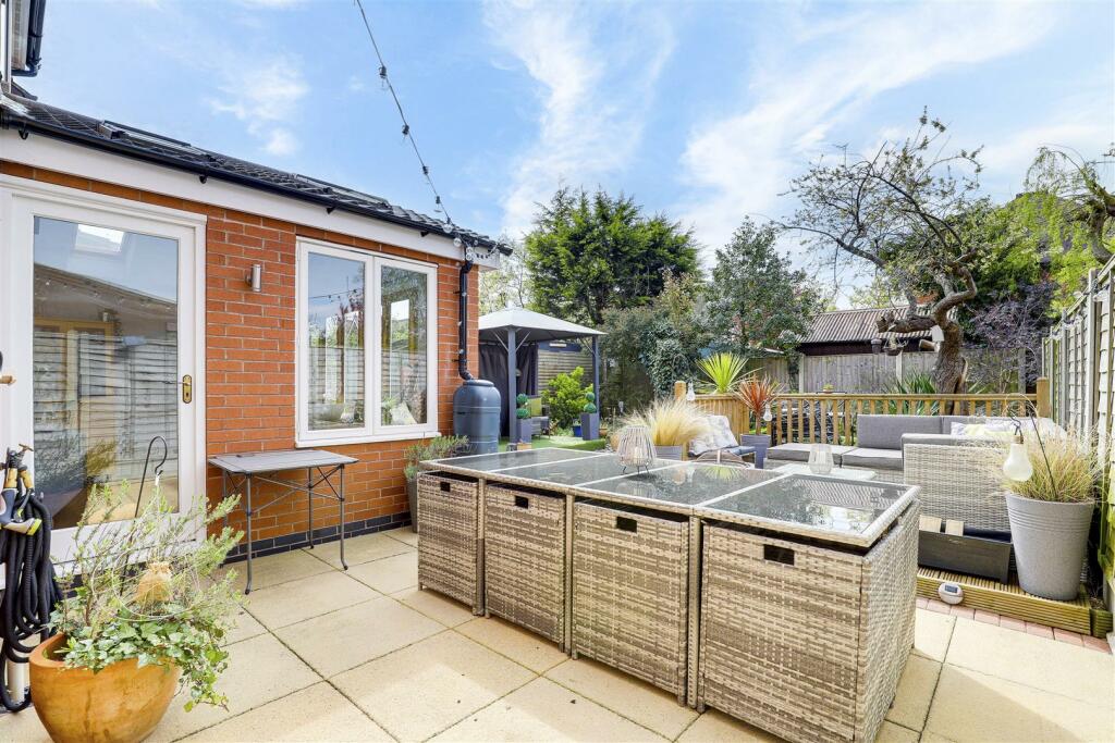4 bedroom detached house for sale in Douglas Road, Long Eaton