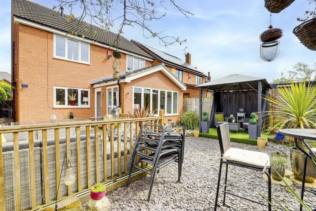 4 bedroom detached house for sale in Douglas Road, Long Eaton