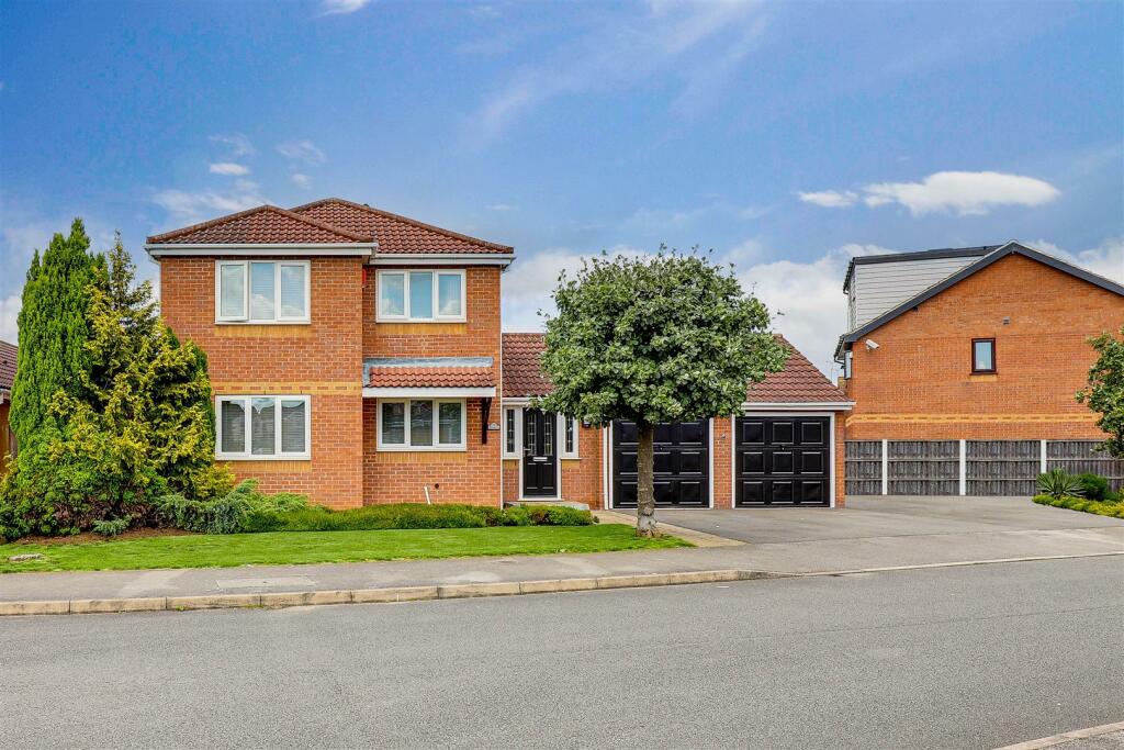 4 bedroom detached house for sale in Sandwell Close, Long Eaton, Derbyshire, NG10 3RG, NG10