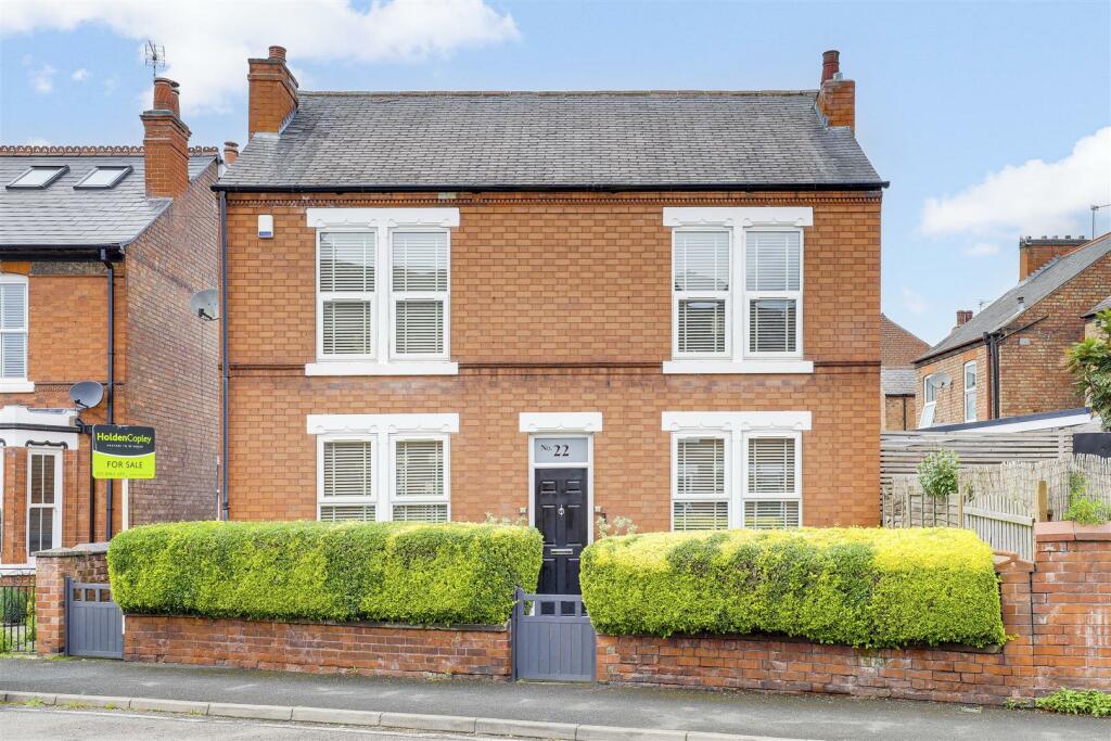 3 bedroom detached house for sale in Oakleys Road, Long Eaton
