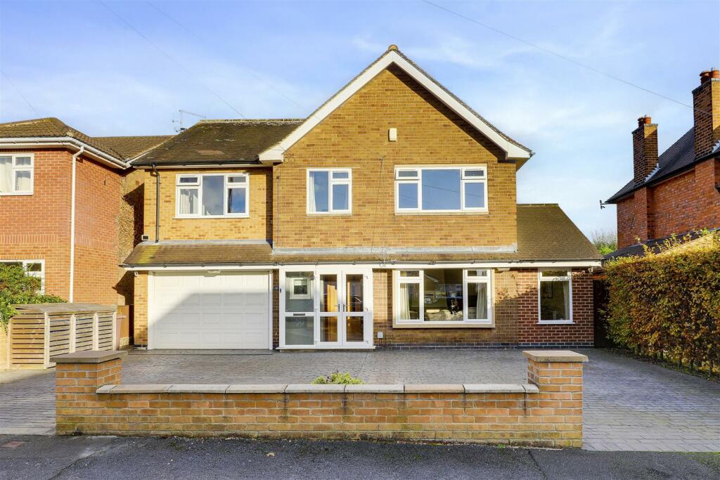 4 bedroom detached house for sale in Woodside Crescent, Long Eaton