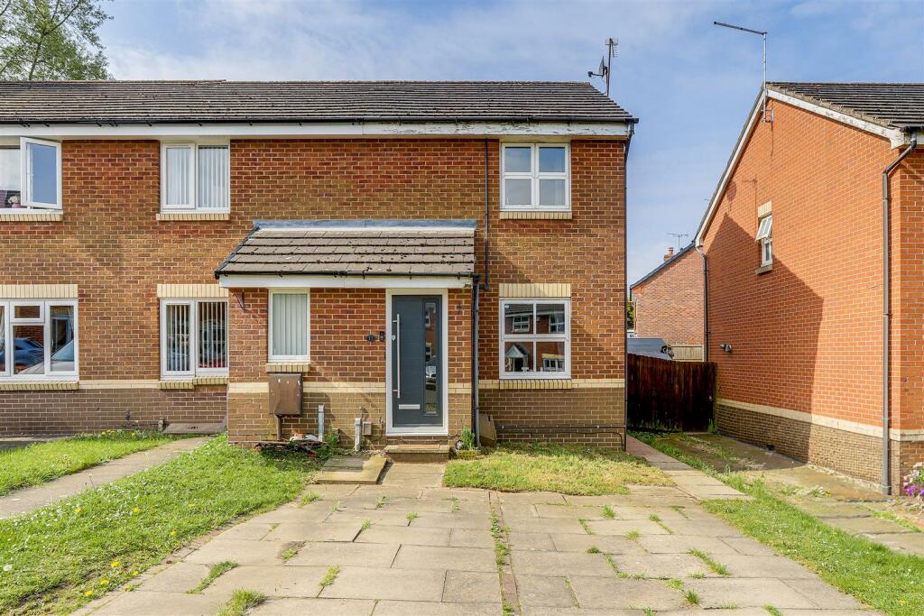 2 bedroom town house for sale in Mason Road, Ilkeston, Derbyshire, DE7