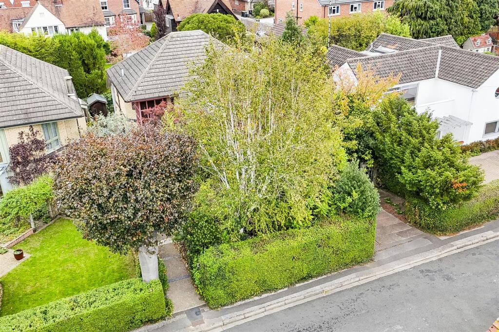 Main image of property: Ireton Grove, Attenborough, Nottinghamshire, NG9 6BJ