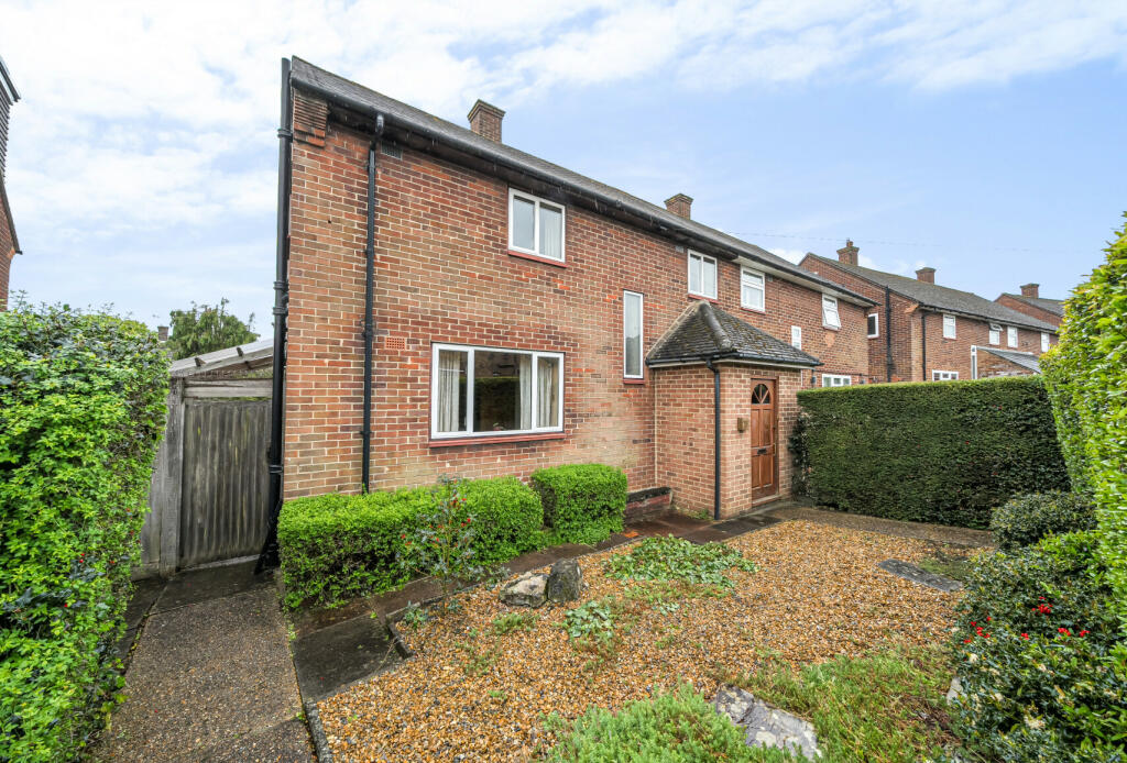 3 bedroom semidetached house for sale in Mansfield Drive, Merstham