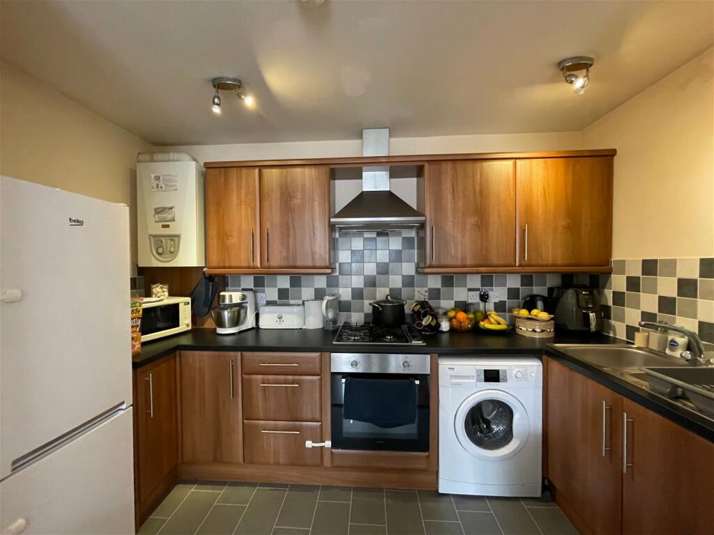 2 bedroom flat for sale in Station Road, Abercynon, Mountain Ash, CF45