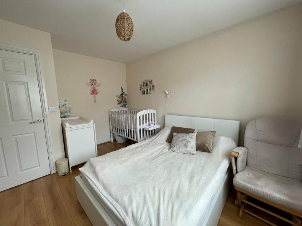 2 bedroom flat for sale in Station Road, Abercynon, Mountain Ash, CF45