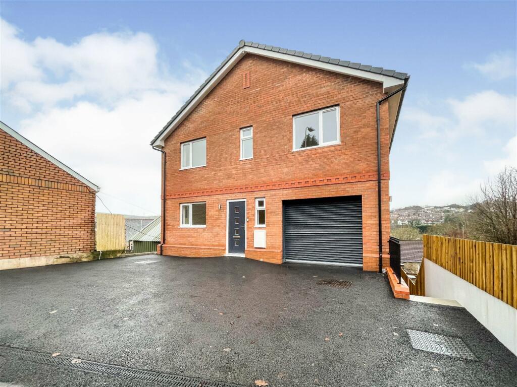 3 bedroom detached house for sale in Tabor Road, Maesycwmmer, Hengoed