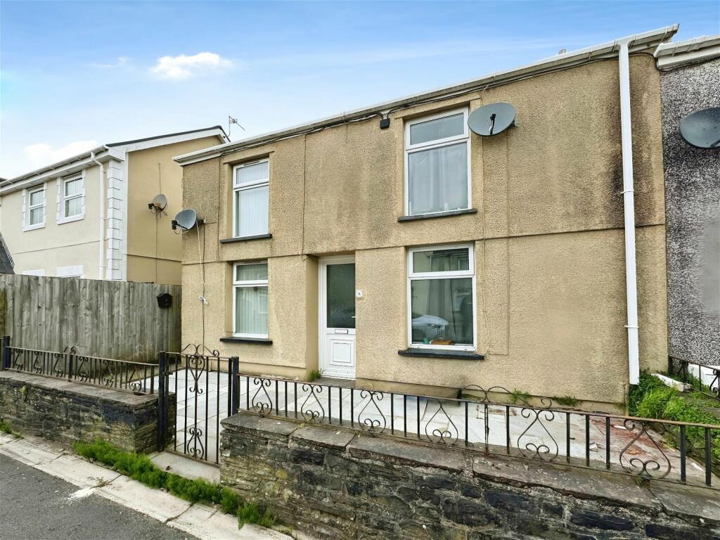 2 bedroom end of terrace house for sale in High Street, Nelson