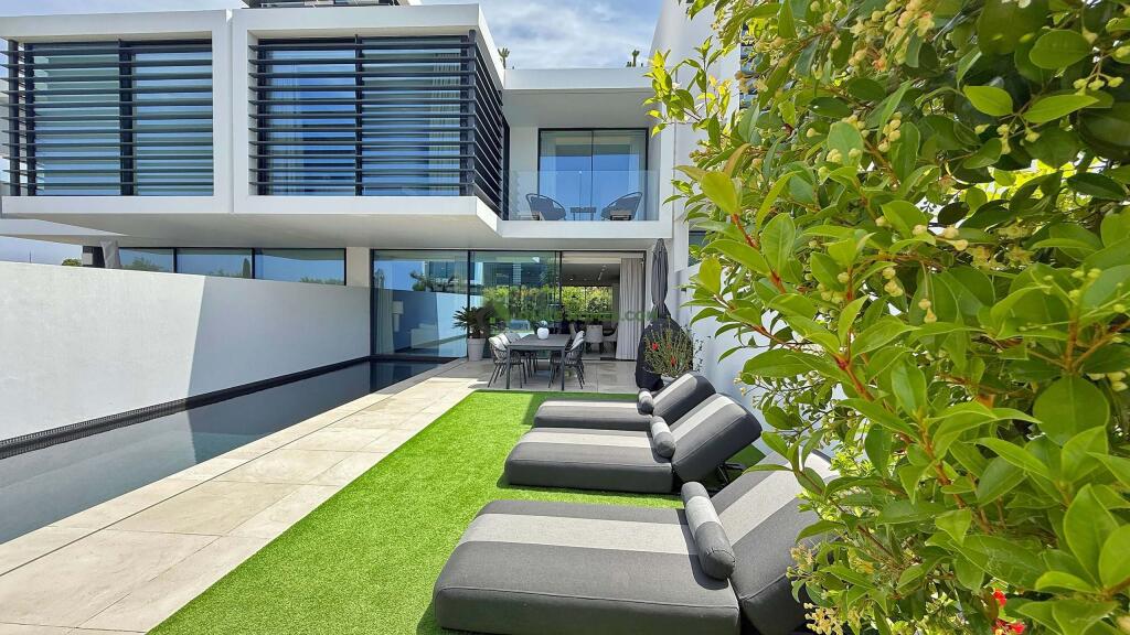 Main image of property: Algarve, Almancil