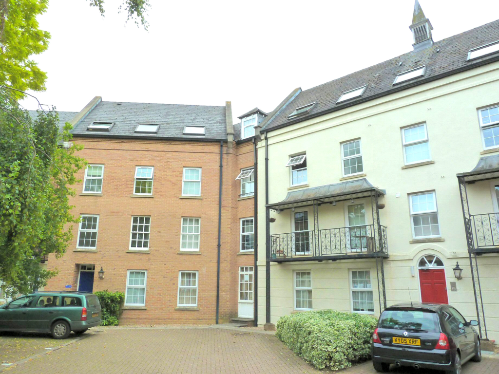 Main image of property: Victoria Place, Banbury, OX16 3NN