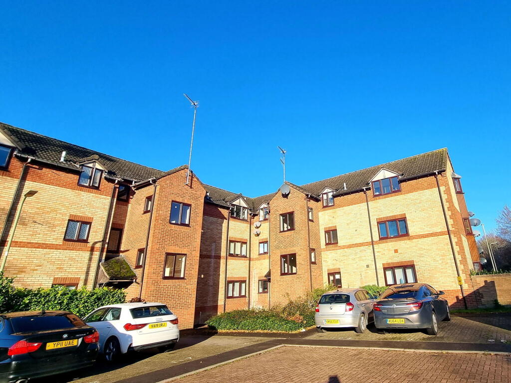 Main image of property: Broome Way, Banbury, OX16 3WH