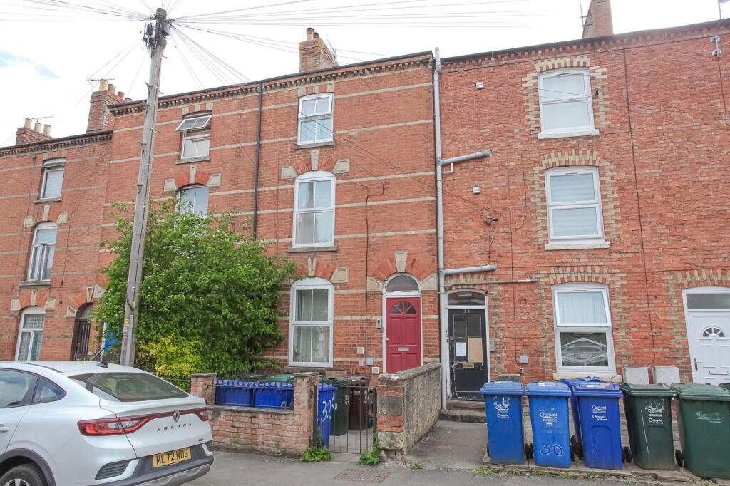 Main image of property: West Street, Banbury, OX16 3HD