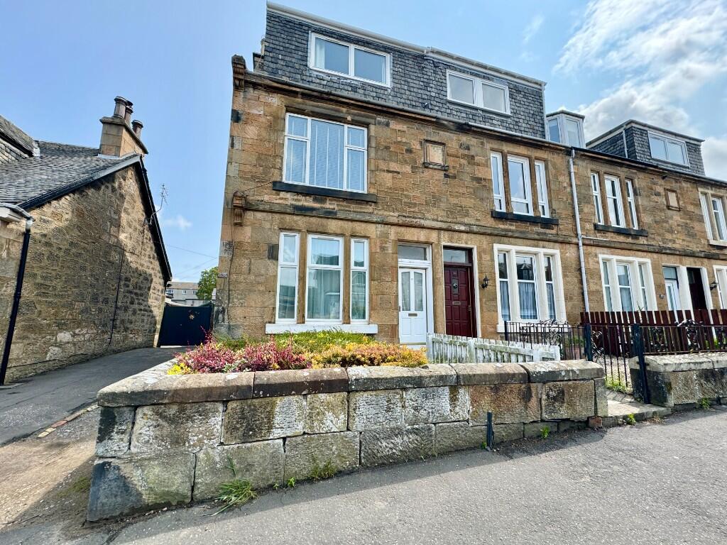 2 bedroom maisonette