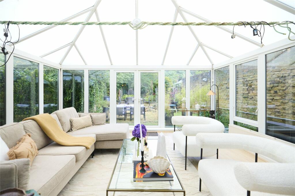 6 bedroom terraced house for sale in Tollington Place, Islington