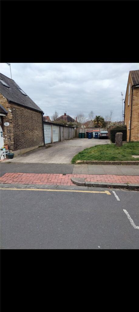 Main image of property: Oakfield Court, 82 Long Lane, N3
