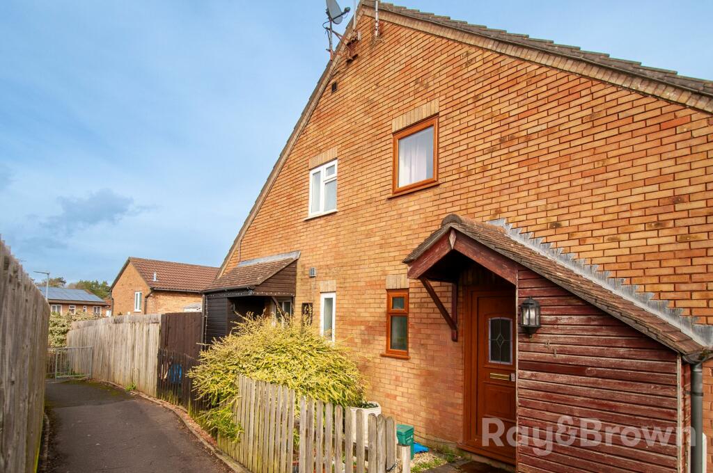 1 bedroom terraced house for sale in Merlin Close, Penarth, CF64