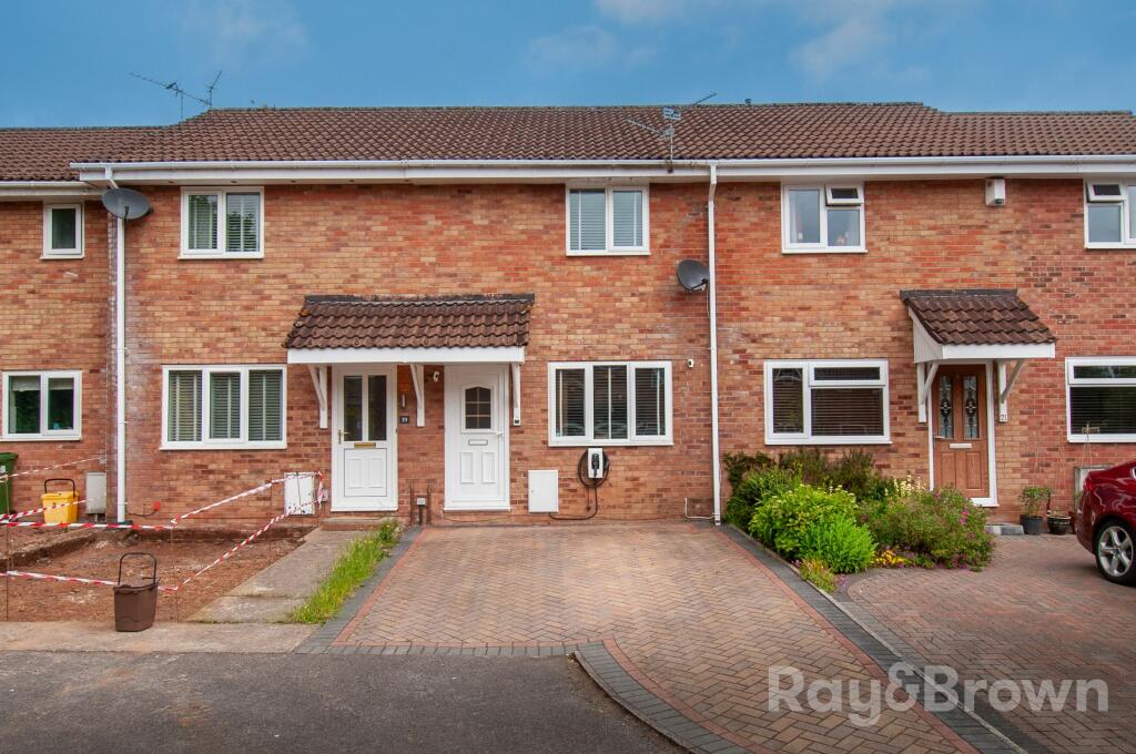 2 bedroom terraced house for sale in Kennington Close, Thornhill