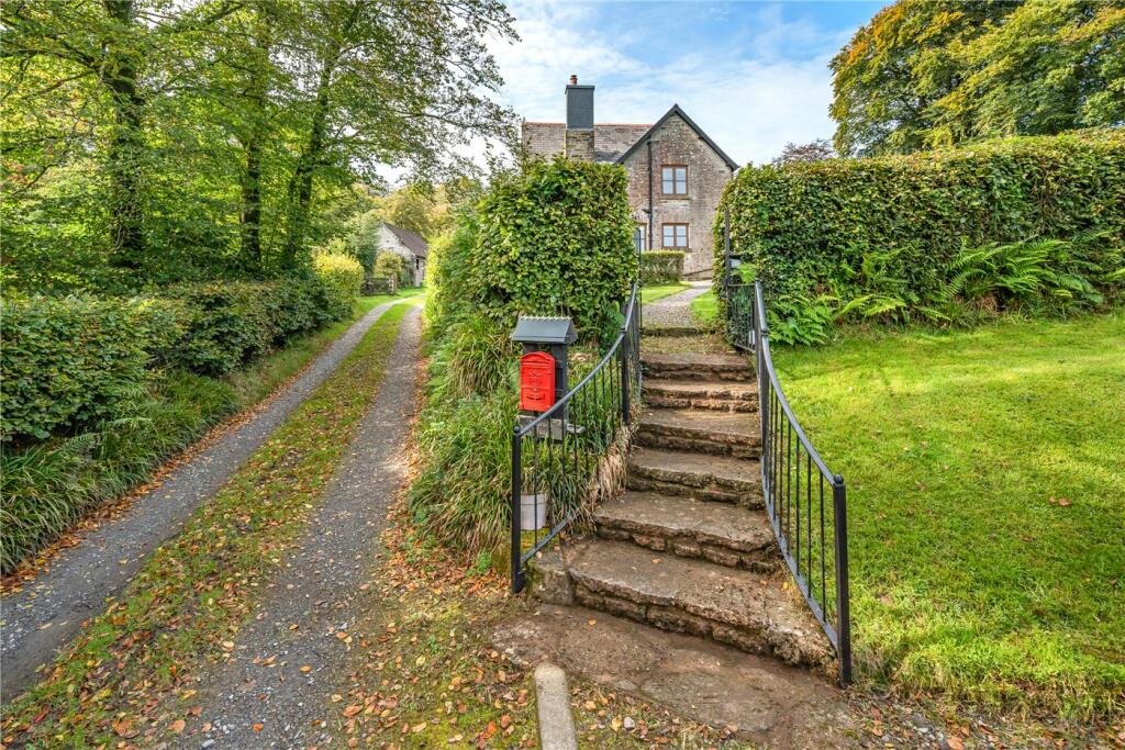 3 bedroom detached house for sale in Dulverton, Devon, TA22