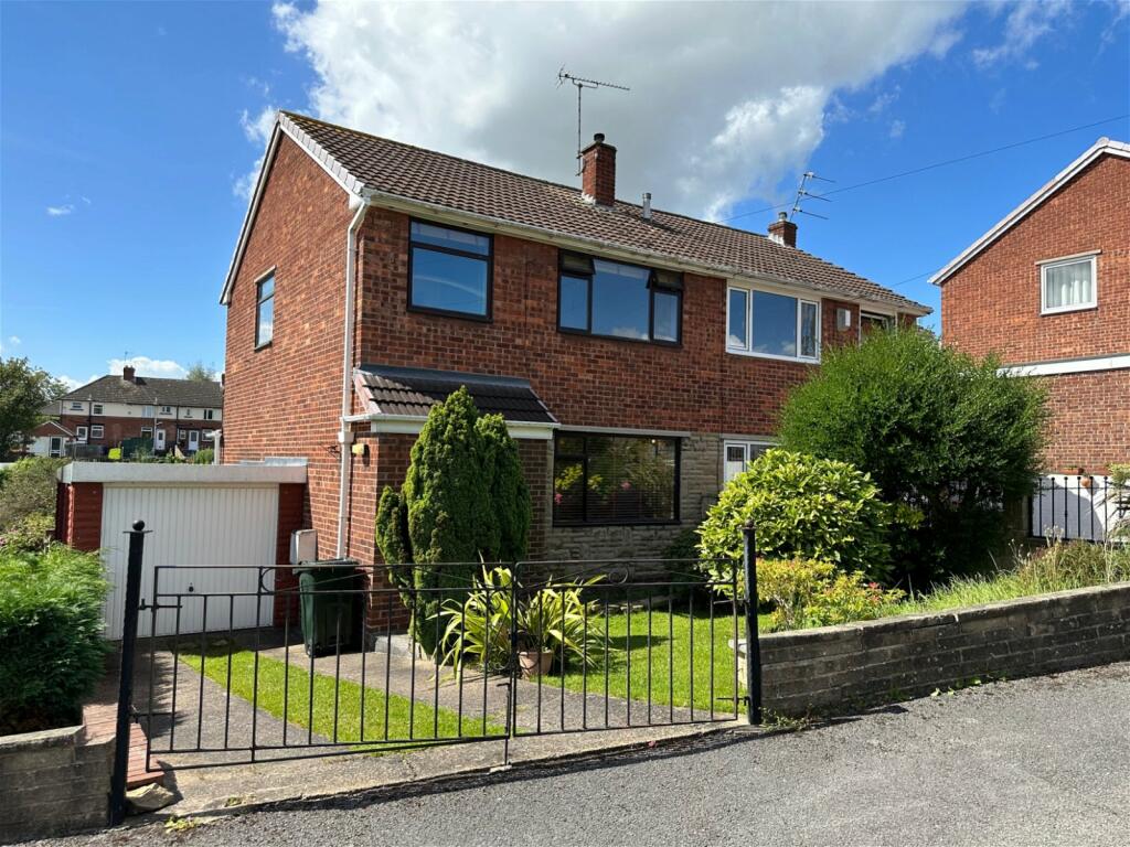 3 bedroom semidetached house for sale in Beech Avenue, Silkstone