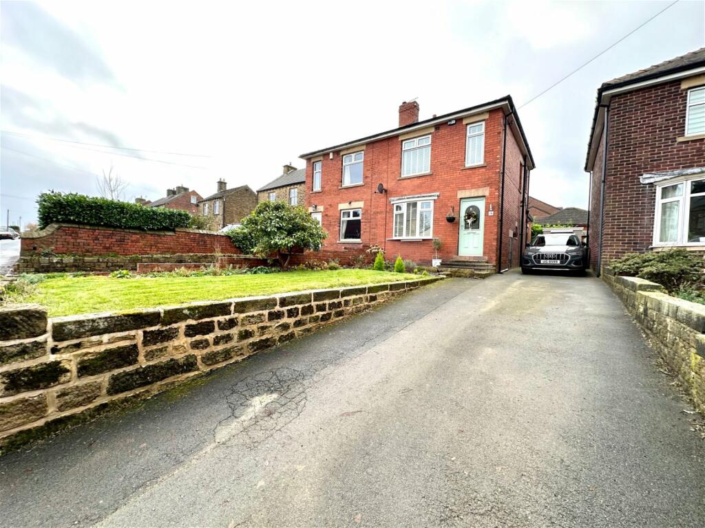 3 bedroom semidetached house for sale in Lidgett Lane, Skelmanthorpe