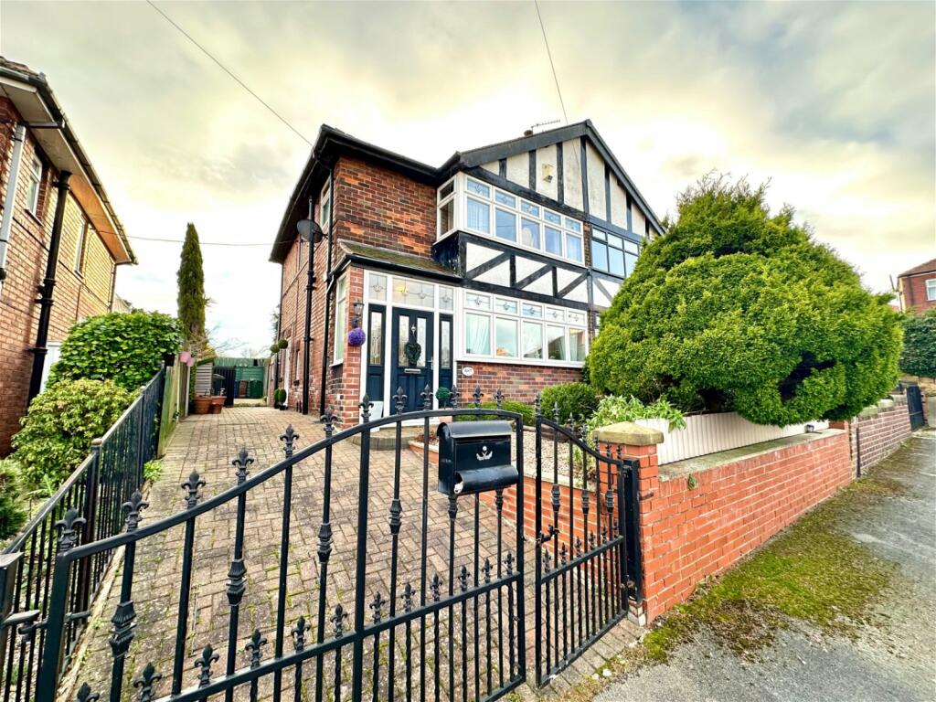 3 bedroom semidetached house for sale in Vaughan Road Vernon Way