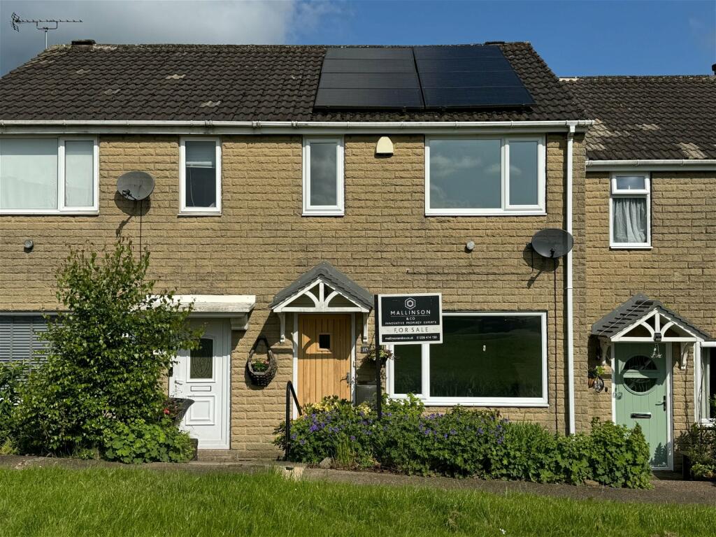 3 bedroom town house for sale in Broomhill Close, Scholes, Holmfirth