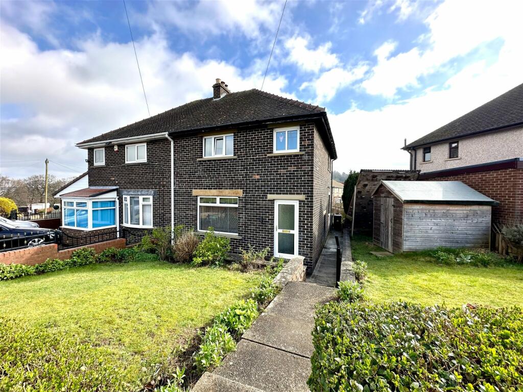 3 bedroom semidetached house for sale in Greno View, Hood Green