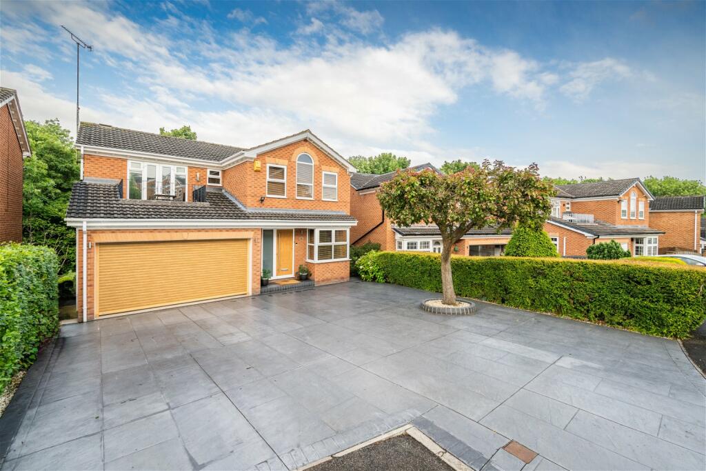 4 bedroom detached house for sale in Lambert Fold, Dodworth, Barnsley