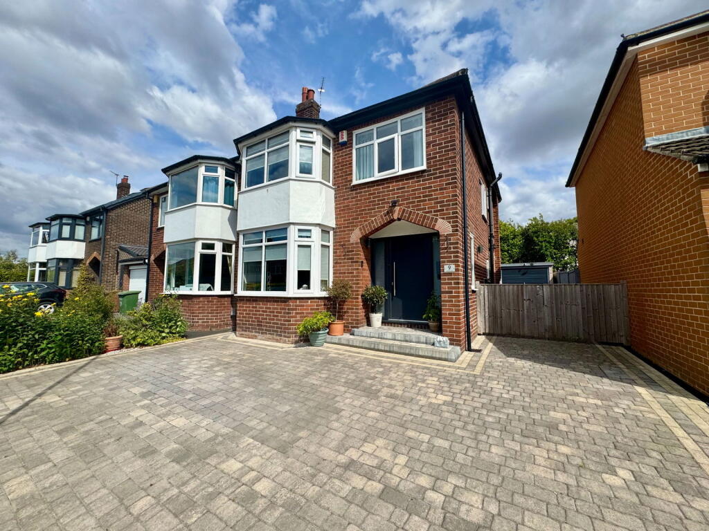 Main image of property: Kingsley Avenue, Milnthorpe, Wakefield, WF2 7EA