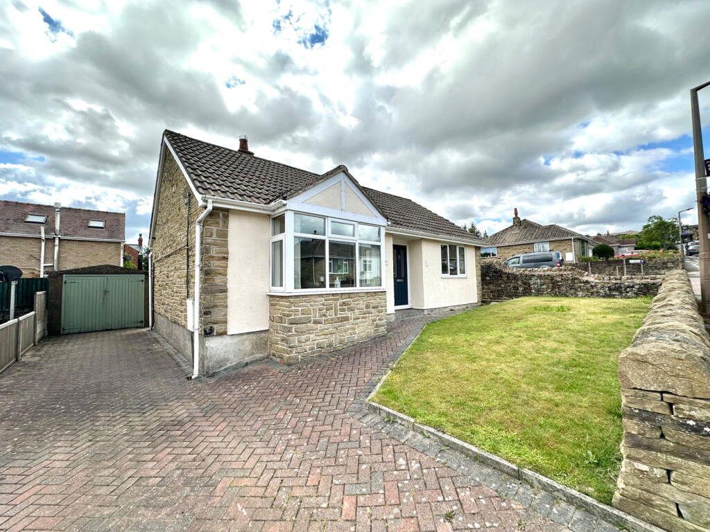 Main image of property: Greenside, Hoylandswaine, Sheffield, S36 7JH