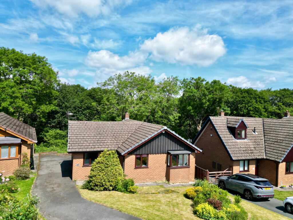 Main image of property: Gledhill Avenue, Penistone, Sheffield, S36 6BD