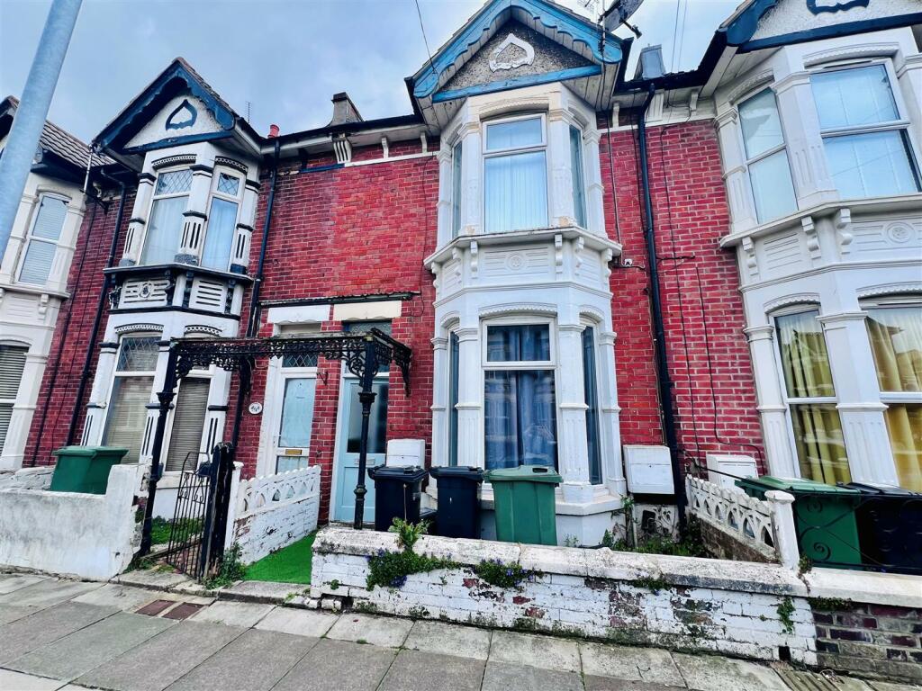2 bedroom flat for rent in Winter Road, Southsea, PO4