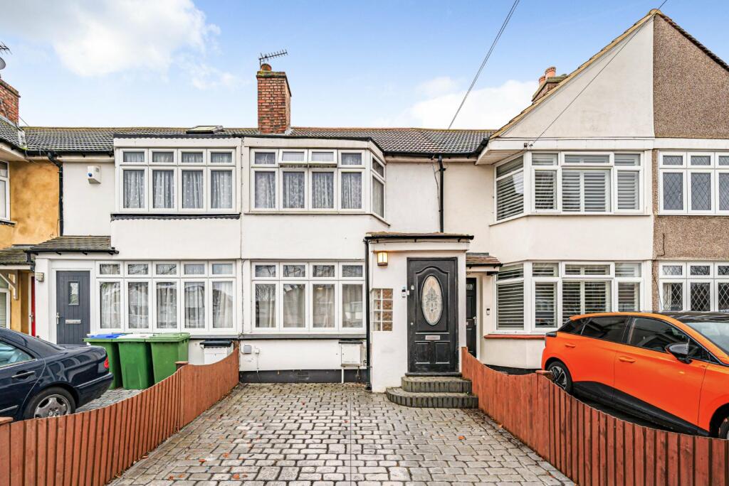 3 bedroom terraced house for sale in Sherwood Park Avenue, Sidcup, Kent, DA15