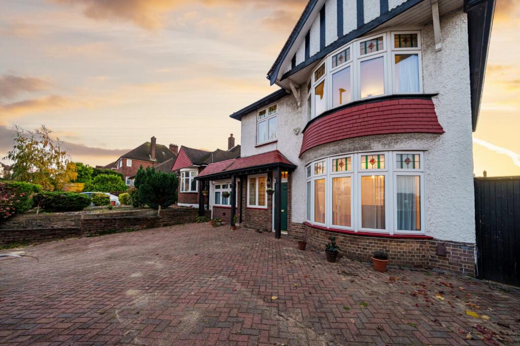 4 bedroom detached house for sale in Westmount Road, Eltham, London, SE9