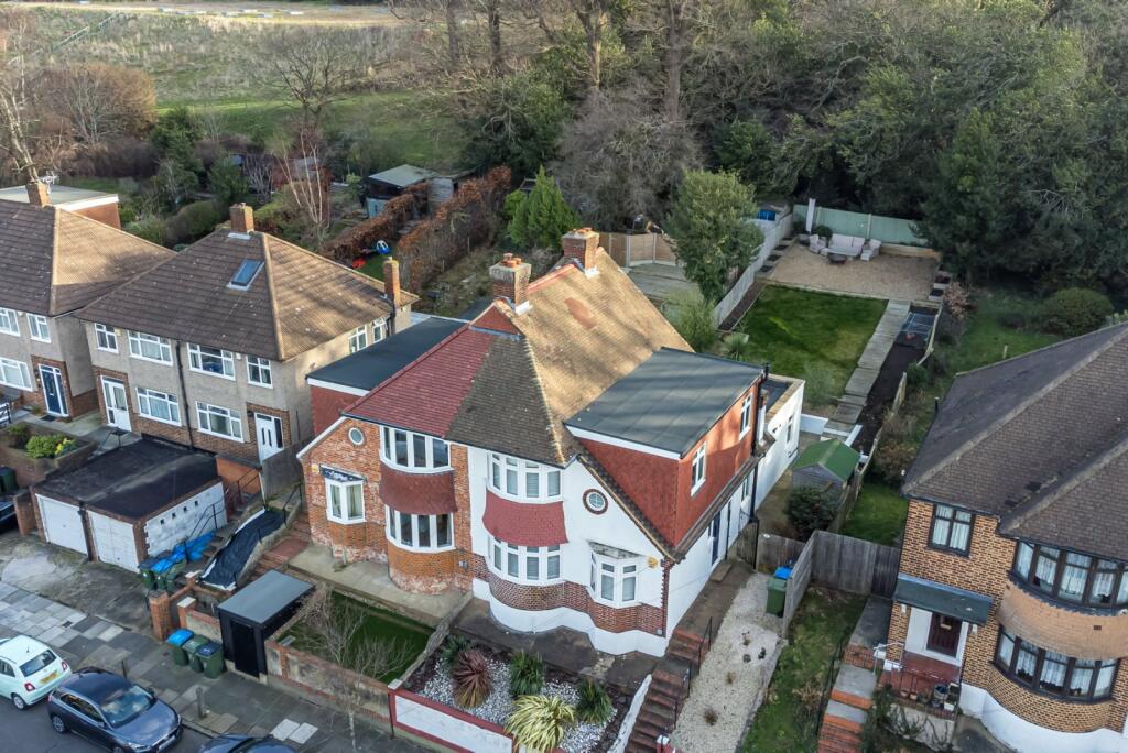 3 bedroom semidetached house for sale in Castlewood Drive, Eltham