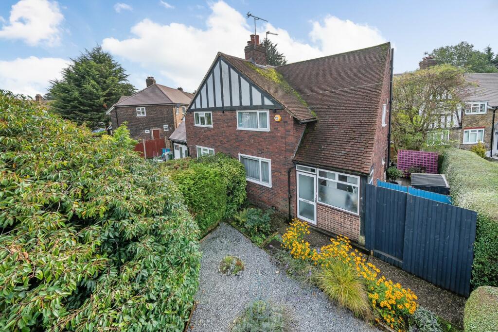 3 bedroom semidetached house for sale in The Vista, Eltham, London, SE9