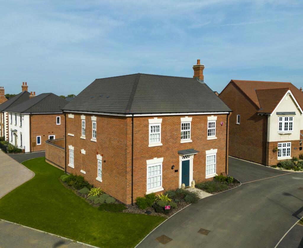 4 bedroom detached house for sale in Forest Road, Hugglescote
