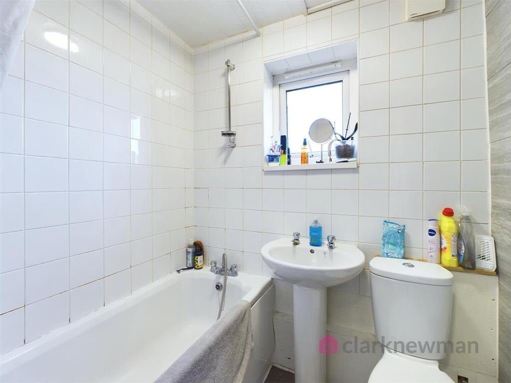 Additional property image - Chapel Fields, Harlow, CM17