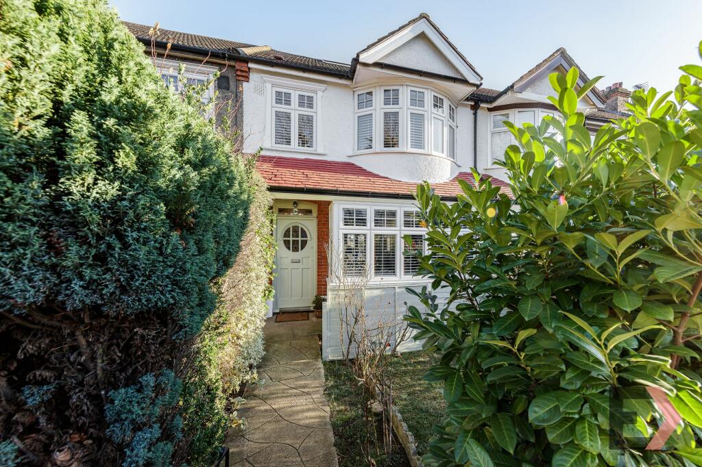 4 bedroom terraced house for sale in Whitehorse Lane, London, SE25