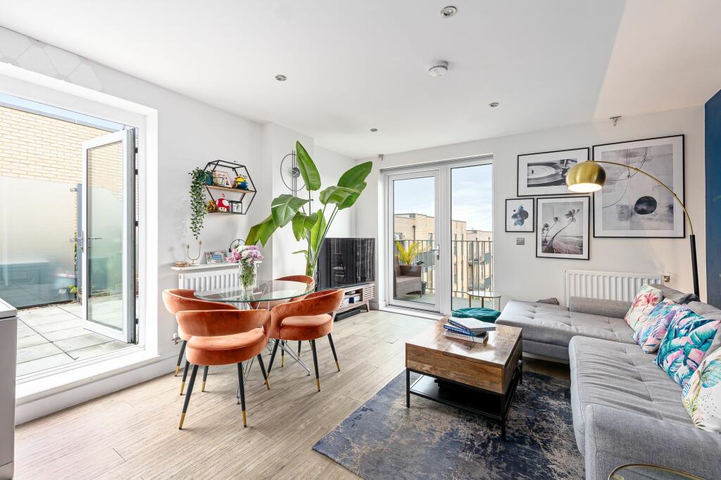 2 bedroom apartment for sale in Apple Yard, Lambourne House Apple Yard