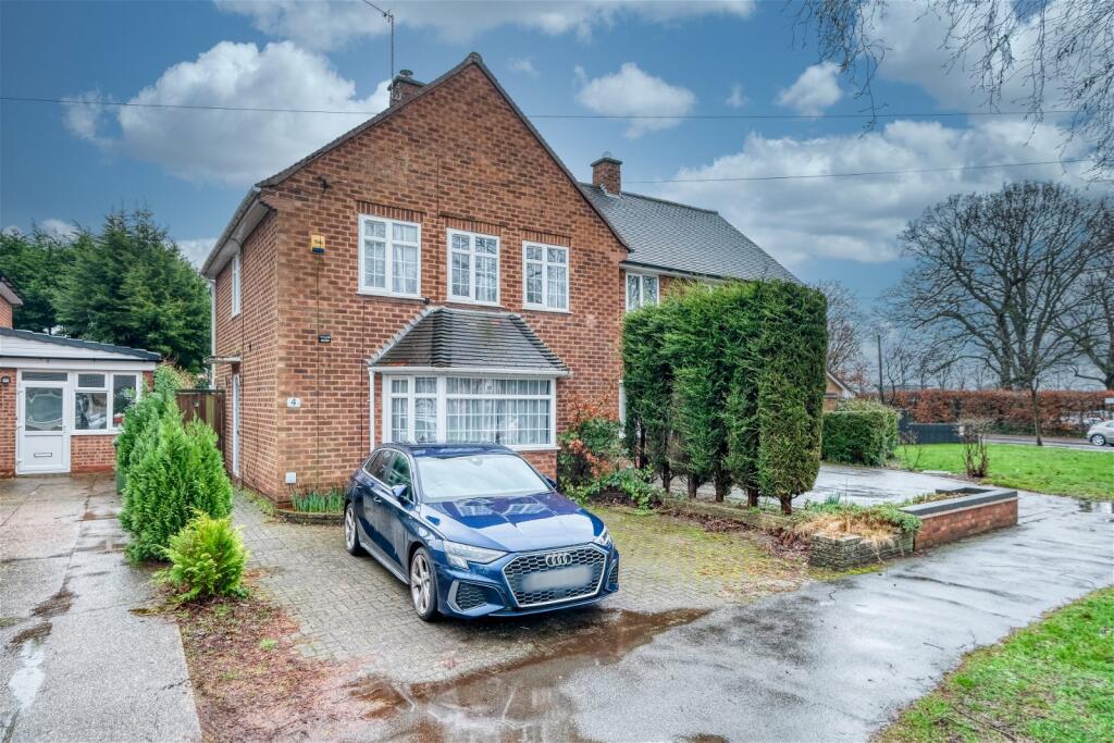 3 bedroom semi-detached house for sale in Broomfields Close, Solihull, B91 2AP, B91