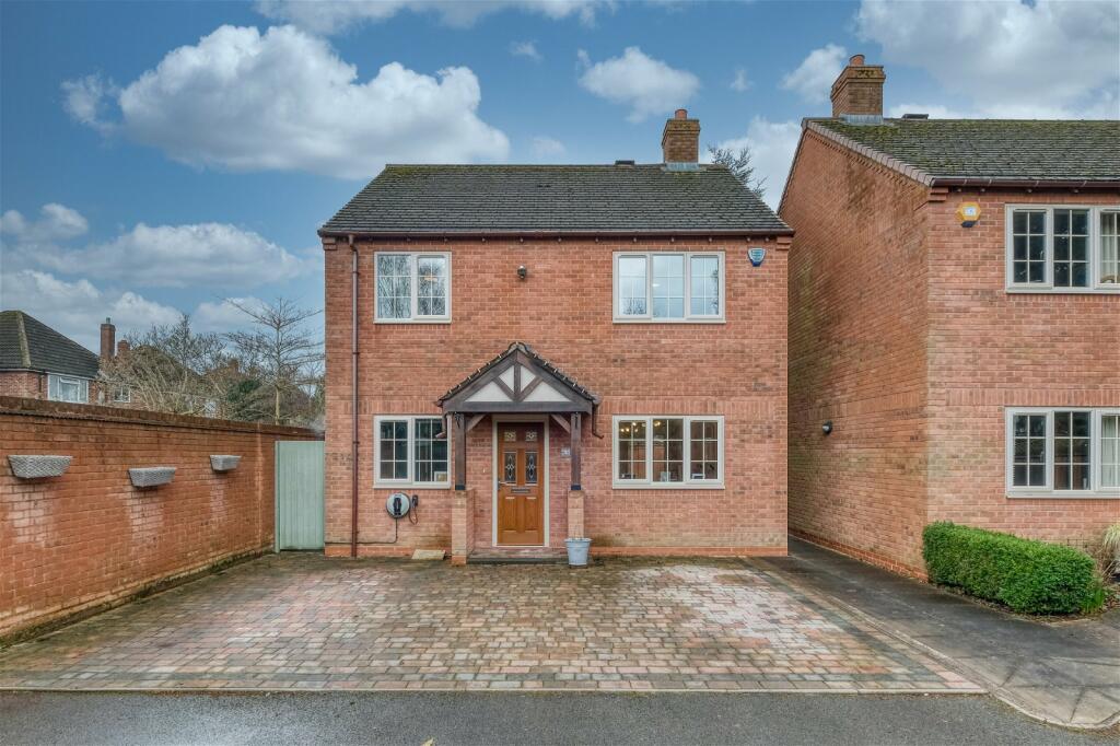 4 bedroom detached house for sale in Tanworth Lane, Shirley, Solihull