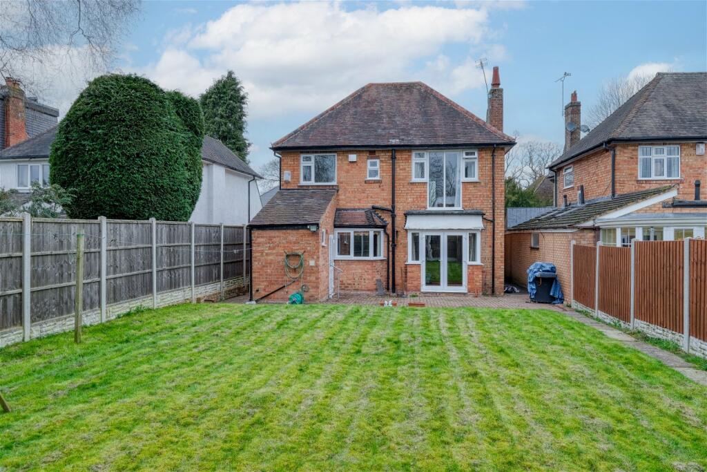 4 bedroom detached house for sale in Shakespeare Drive, Shirley