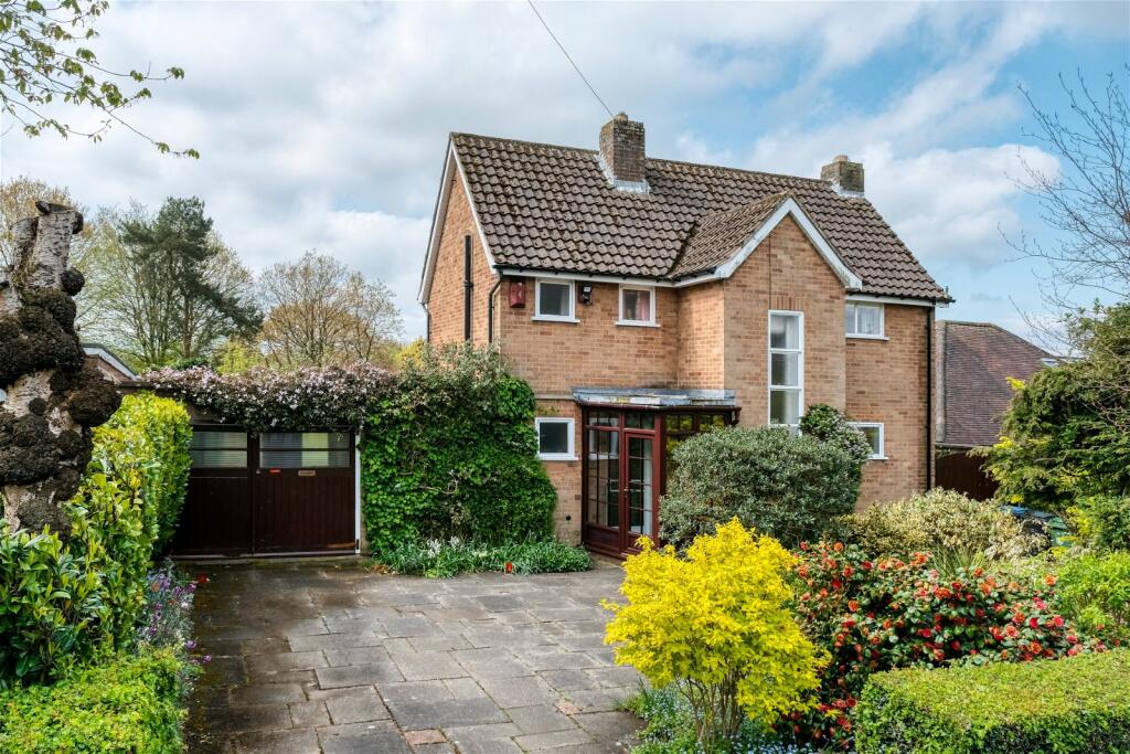 2 bedroom detached house for sale in Cloweswood Lane, Earlswood