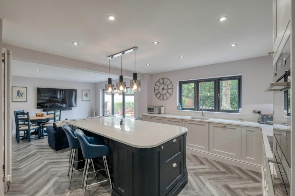 Additional property image - Birchy Close, Shirley, Solihull, B90 1QL