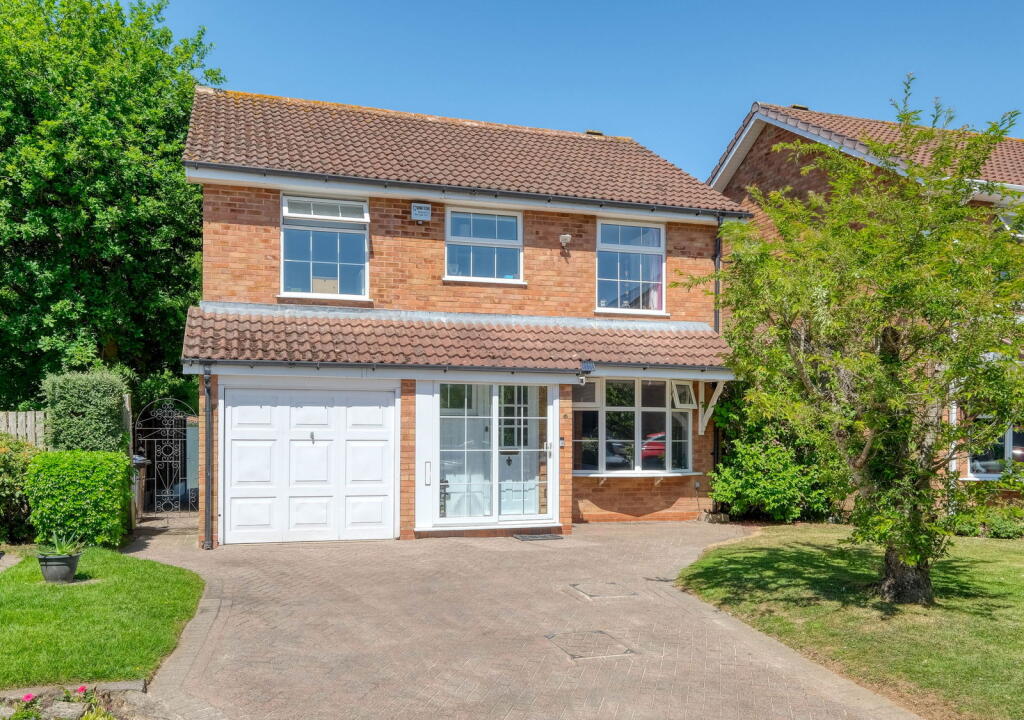Main image of property: Hall Dale Close, Birmingham, B28 0XH