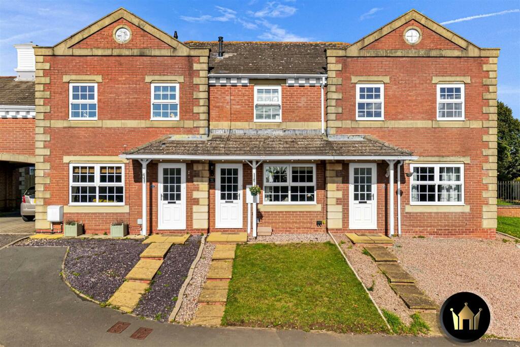 2 bedroom terraced house for sale in School Road, Salford Priors