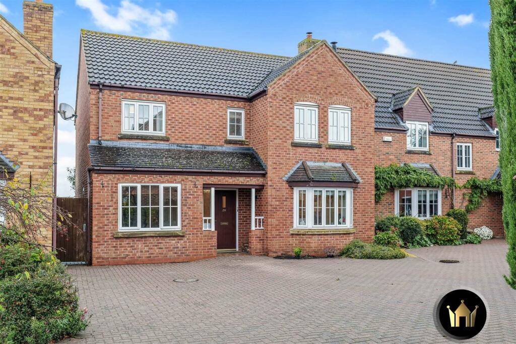 4 bedroom detached house for sale in Millfield Close, Lower Quinton, StratfordUponAvon, CV37