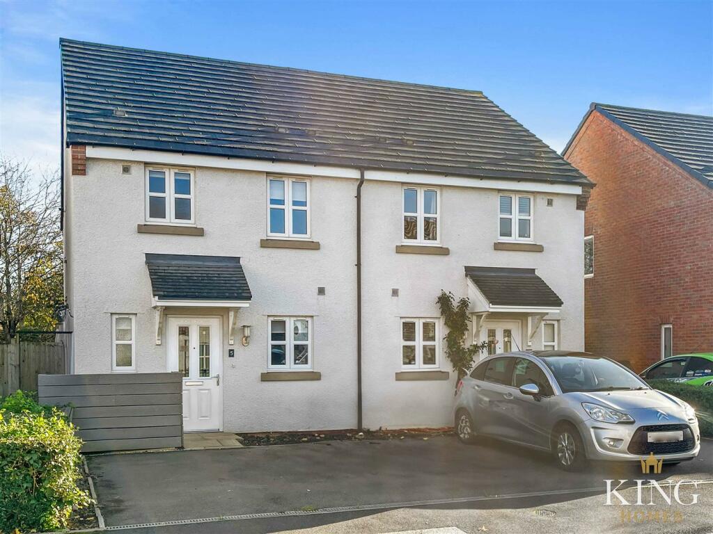 3 bedroom semidetached house for sale in Wheelwright Way, Wellesbourne, Warwick, CV35