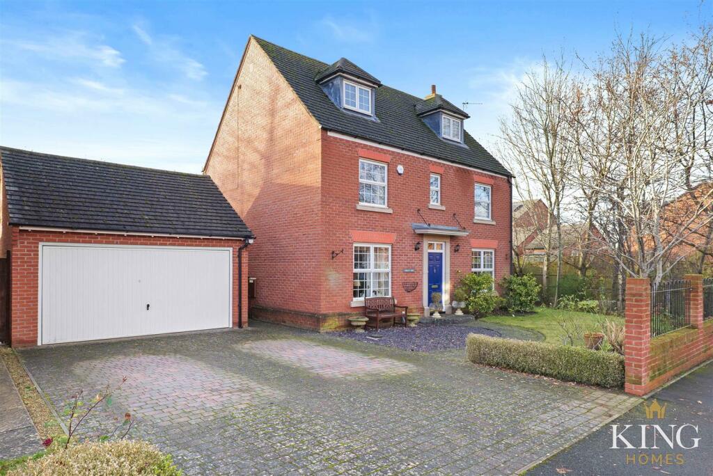 4 bedroom detached house for sale in Bramley Way, BidfordOnAvon, B50
